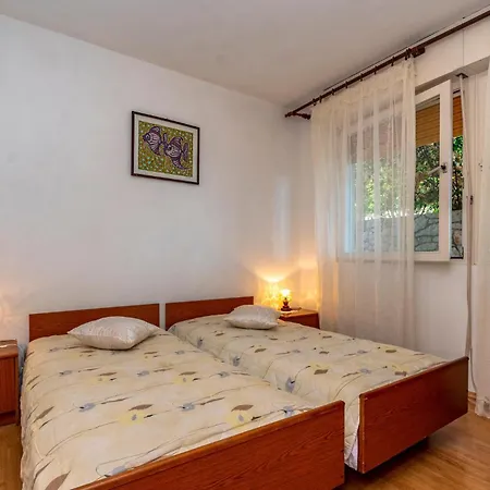 2 Bedroom Beautiful In Blato * Prizba