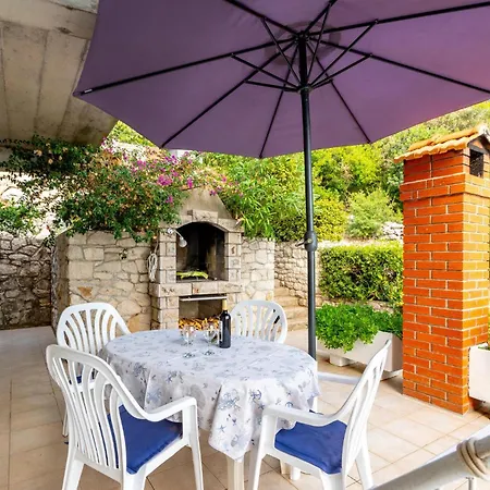 2 Bedroom Beautiful In Blato Apartment Prizba