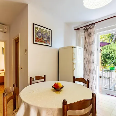 2 Bedroom Beautiful In Blato